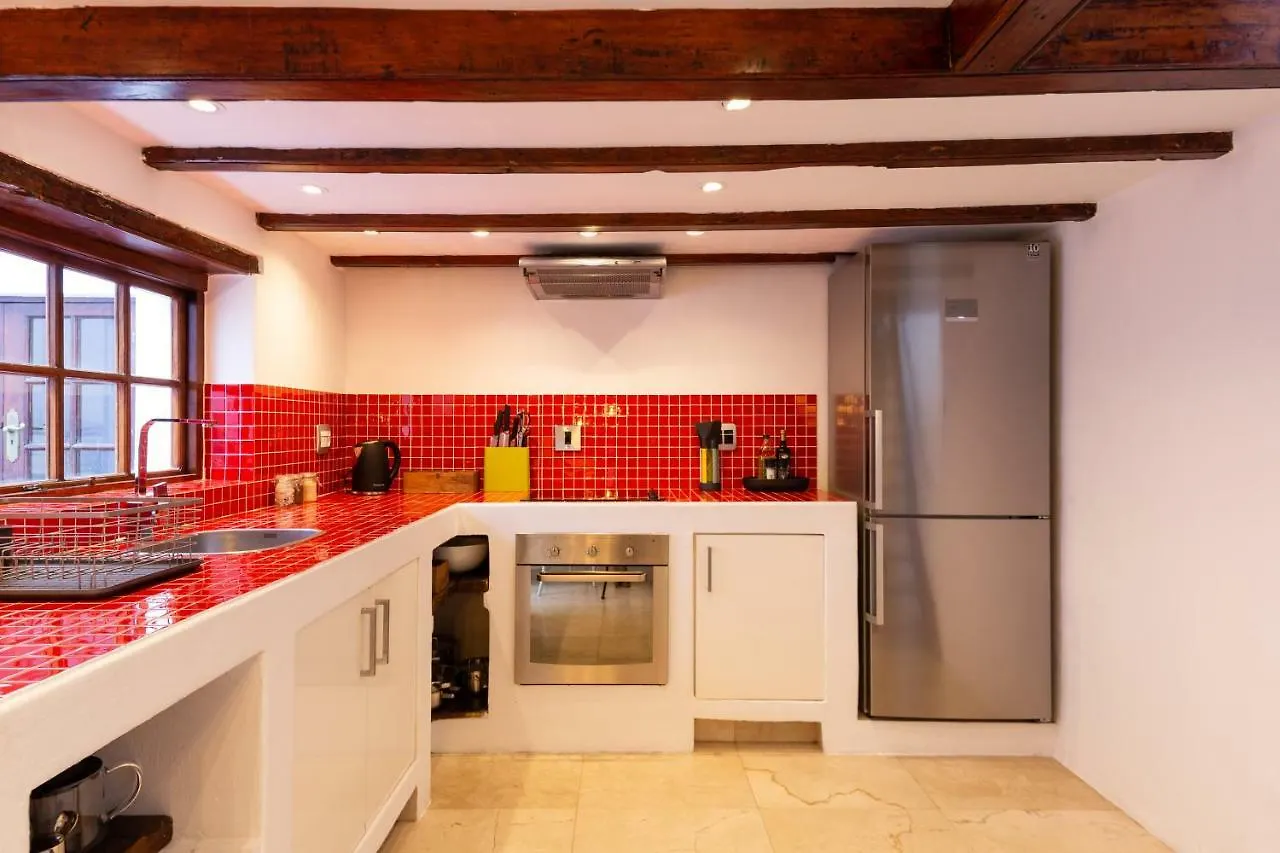 Central Cape Town, Stylish Home, With Private Courtyard Holiday home