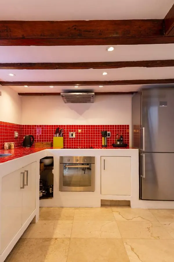 Holiday home Central Cape Town, Stylish Home, With Private Courtyard