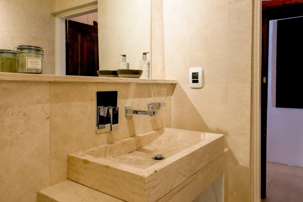Central Cape Town, Stylish Home, With Private Courtyard Holiday home