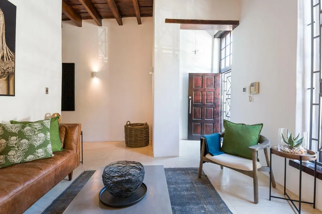 Central Cape Town, Stylish Home, With Private Courtyard Holiday home