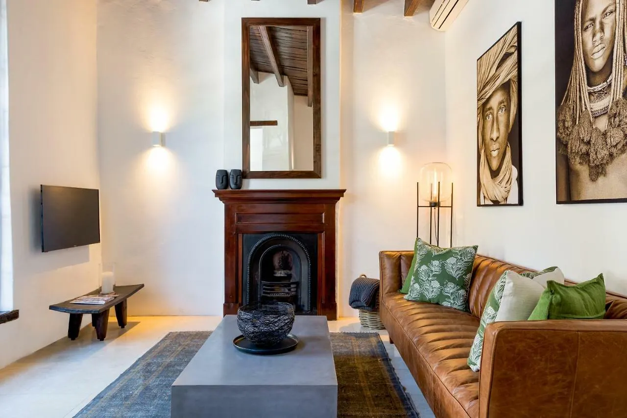 Central Cape Town, Stylish Home, With Private Courtyard Holiday home